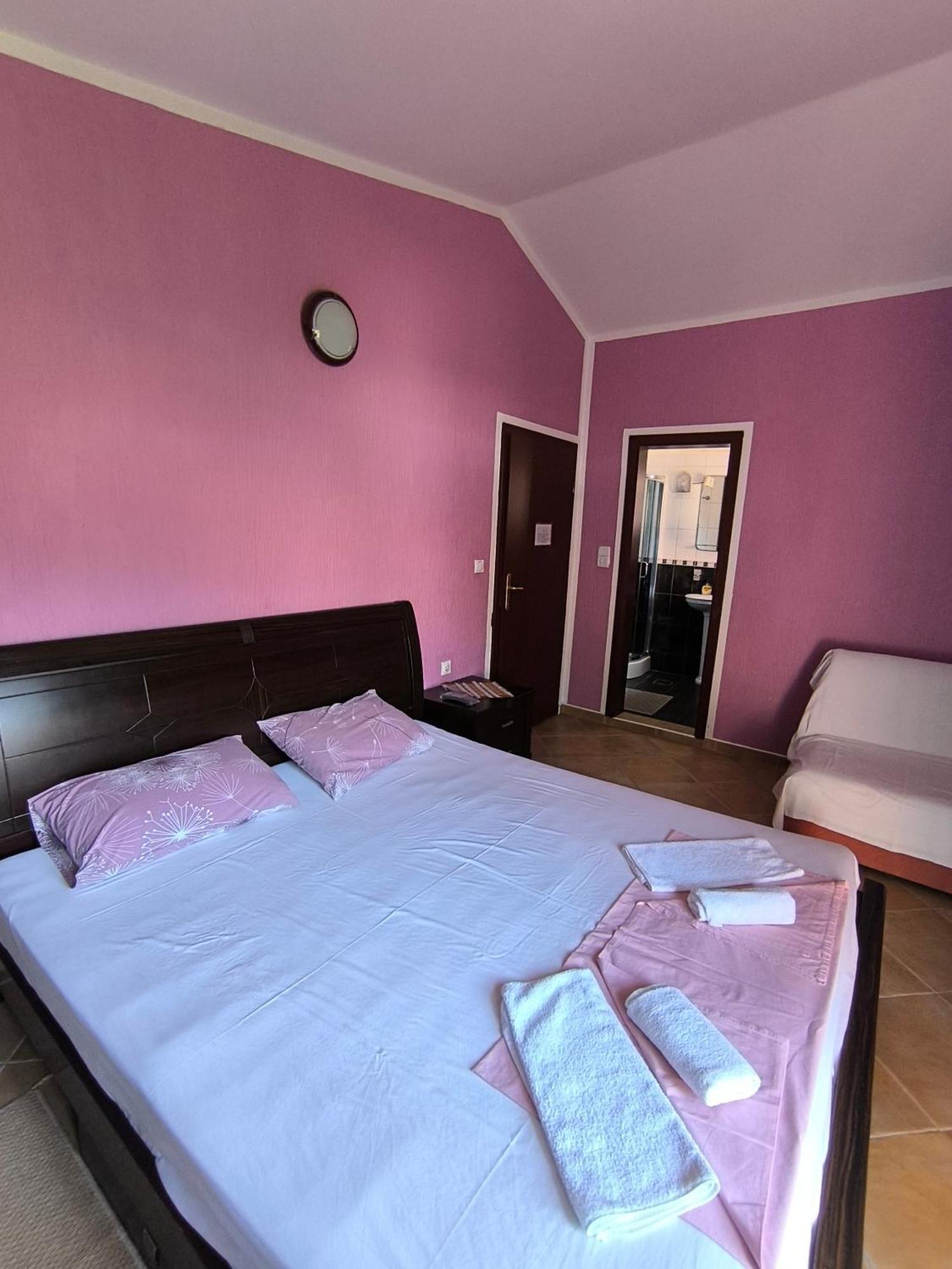 Guesthouse Lautasevic Petrovac Exterior photo