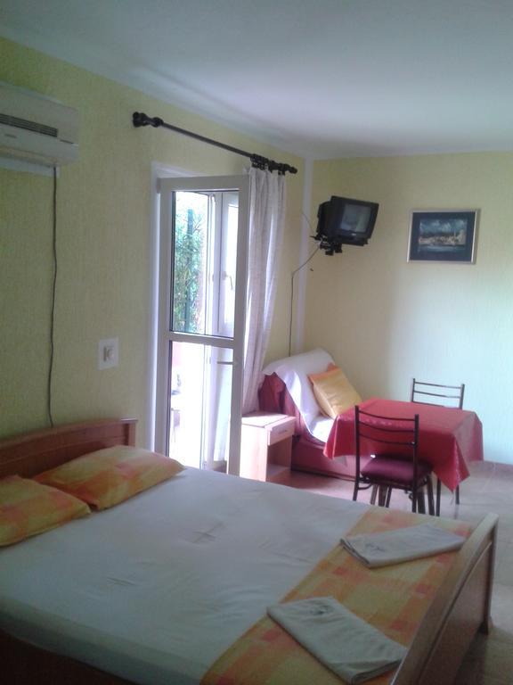 Guesthouse Lautasevic Petrovac Exterior photo